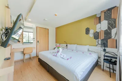 Camera King Deluxe — Sky Wave Patong